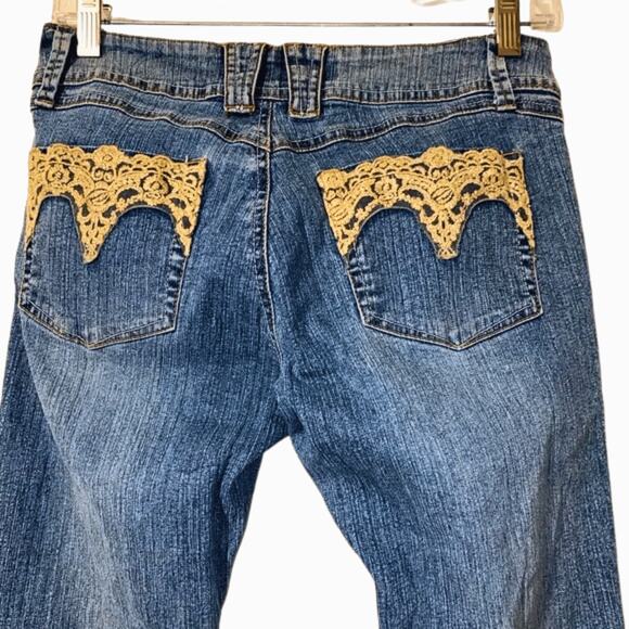 Jolt Women’s Flared Denim Blue Jeans Stretch Size 5 Light Wash Low Rise. - Picture 4 of 8